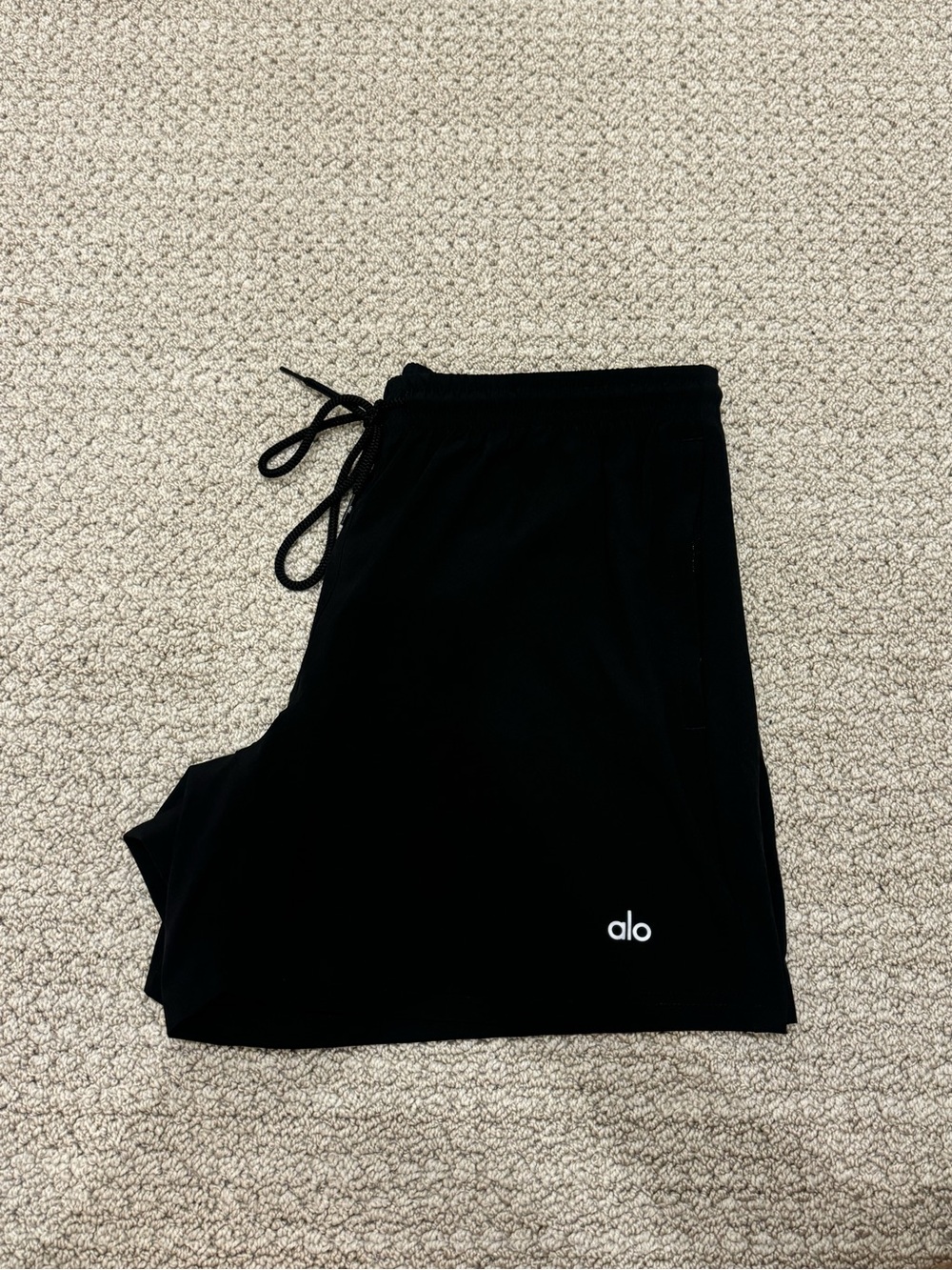 Alo men’s 5” shorts - Picture 2 of 3